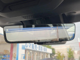 【スマートリヤビューミラー】後席の大きな荷物や同乗者で後方が確認しづらい時でも安心!カメラが撮影した車両後方の映像をルームミラー内に表示。クリアな視界で状況の確認が可能です!