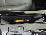 ワイヤレス充電機能で接続の手間いらず。スマートフォンなどをワイヤレスで充電可能です。