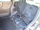 ◆チップアップ&ダイブダウン機構付【ULTR SEAT】は後席座面を左右分割で跳ね上げることができます。トランクで積載できない背の高い荷物をラクラク収納できます。ホンダ車ならではの人気装備です。