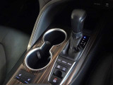 電動パーキングブレーキ・ブレーキホールドを装備してます。ホールド機能は信号待ちが多い一般道で疲労軽減になり、大好評です!