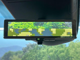 【インテリジェントルームミラー】後席の大きな荷物や同乗者で後方が確認しづらい時でも安心!カメラが撮影した車両後方の映像をルームミラー内に表示。クリアな視界で状況の確認が可能です!