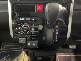 オートエアコン♪お好みの温度に設定するだけで車内を快適空間にしてくれますよ♪
