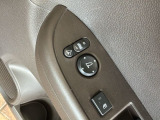 狭い駐車場で便利な電動格納ドアミラーが付いています。