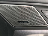 ハーマンカードンのカースピーカーは良質な音を届けると同時に、その先にある車内空間における上質な&ldquo;音楽体験&rdquo;も提供している。