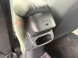 後席でも携帯の充電ができます♪