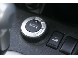 二躯・四駆のセレクトダイヤル。ALL MODE 4&times;4はコンピューターが走行状態を判断。瞬時に前後のトルク配分を電子制御する4WDシステムです。