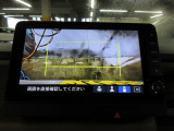バックカメラの画像です。ガイドラインがスムースな車庫入れをサポートいたします。車庫入れの安心感がアップしますね。