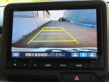 リアワイドカメラシステム!従来の視野に加えて、後方側方を約180&deg;まで見えるワイドビューと、後方を真上から見たような視野で駐車時などに便利なトップダウンビューの3つの視野があります!