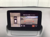 狭い場所での駐車やすれ違いなどでより的確な運転操作に役立つ360&deg;ビューモニターが装備されています。