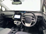 運転席まわりです。 各操作スイッチは使いやすい位置に配置されてます。