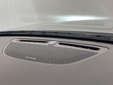 【harman kardon】ハーマンカードンのHi-Fiスペシャリストと共に、モデル別に開発・設計された専用チューニングが臨場感溢れる音響空間を実現しています。