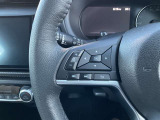 ナビの音量など車両情報を手元で操作できるハンドルスイッチ付き。