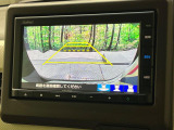 【バックカメラ】駐車時に後方がリアルタイム映像で確認できます。大型商業施設や立体駐車場での駐車時や、夜間のバック時に大活躍!運転スキルに関わらず、今や必須となった装備のひとつです!
