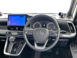 運転席まわりです。 各操作スイッチは使いやすい位置に配置されてます。