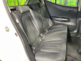 コンパクトカーですが、セカンドシートは十分な広さがあり快適にお乗りいただけます♪シートを倒して大きな荷物を積んだりと、用途の幅が広い1台です。