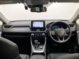 シンプルながら機能性あふれる運転席廻りです。視界性もよく、運転しやすいですよ。