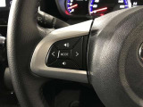 【ステアリングスイッチ】運転中に視線を前に向けたまま画面の操作できます。