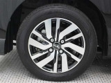 純正アルミホイールは精度が高く、走行の安定性が優れています。タイヤサイズ165/65R14