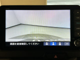 【バックカメラ】運転が苦手な方も車庫入れラクラクです!ギアをリバースに入れれば自動的に切り換わりますので、面倒な操作は不要です♪狭い駐車場もお車を傷つけず安心ですね!