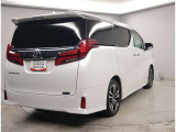 自社工房で輝くボディーと、綺麗で清潔な室内の車に生まれ変わります【ピカット一平】☆もちろん当社の技術スタッフの手により、点検整備が行われます。ぜひ、お客様の目でお確かめください。