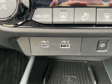 USBポートを装備。スマホやタブレットのデバッテリーを気にせず使えます。