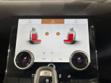 フロントシートヒーター 3段階で暖かさの調節が可能です。暖房で車内全体が温まるより早くシートが温まるため冬場の運転も快適になります。