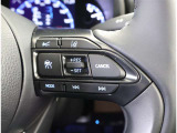 レーダークルーズコントロール(全車速追従機能付)付きです。車速に応じて追従支援してくれるので、ロングドライブも快適です。詳細は販売店スタッフまでおたずねください。