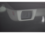 アイサイトのステレオカメラです。 このカメラが前方の危険を察知し運転をサポート。安心・安全ですね