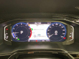 デジタル液晶メーター&rdquo;Digittal Cockpit Pro&rdquo;です。画面の切り替えは、ハンドルのボタンで簡単に操作ができます。