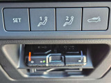 見栄えよくすっきりと収まるETC車載器です。高速道路の料金所をスムーズに通過でき、快適なドライブをサポートします。納車されたその日からすぐに遠出やロングドライブを楽しめます。