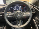 【純正革巻きステアリング】上質な革を使用することで、手にしっかり馴染みとても運転しやすいハンドルです♪