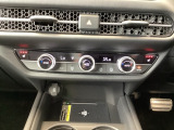 オートエアコンはこまめに温度調節するので、燃料の消費量をより少なくできます。シートヒーター付きなので寒い日も快適です。