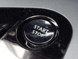 【プッシュスタート】キーが車内にあれば、エンジンの始動・停止はブレーキを踏んでスイッチを押すだけ!キーを取り出す手間を省き、ワンプッシュで操作するので簡単でスムーズ!