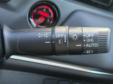 【オートライト(AUTO)】外の明るさをシステムが感知して、自動でヘッドライトが点灯します。ヘッドライトをつけ忘れを防ぐ便利機能です。