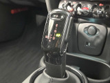 ●MTモード付きAT:通常は自動でおこなわれる変速(ギアチェンジ)をドライバーの操作によって意図的に変えられるシステムです。より一層普段のドライブをお楽しみいただけます!