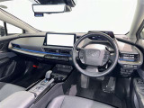 運転席まわりです。 各操作スイッチは使いやすい位置に配置されてます。
