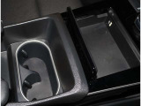 ドリンクホルダーがついてて助かりますね!