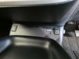 運転席と助手席には寒い時にうれしいシートヒーターが装備されてます。