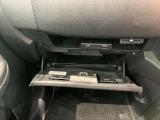 車検証入れになどにも使える便利な収納BOXあります。
