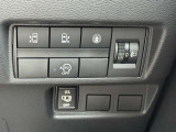 両側電動スライドドアです☆お買い物や、レジャーの際にも両手が荷物でふさがること結構ありますよね。。(・・;)そんな際にも幅も取らず、開けやすく便利ですよ♪♪強風の日のドアを開ける際の心配もいりませんね!