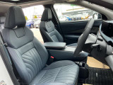 運転席・助手席は、ゆったりと座れるサイズで、長時間の運転でも快適です。