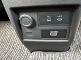 USBソケットやHDMIがあります