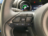 運転中、オーディオの操作をしてて、ハッとしたことはありませんか?ステアリングスイッチは、運転中でもハンドルでオーディオの操作が可能です。安全なドライブをサポートします。