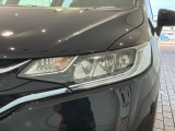 LEDヘッドライトは、点灯の瞬間から最大光量を発揮し、突然暗くなるトンネルなどでの安定感を高めます。
