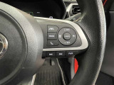 【ステアリングスイッチ】運転中に視線を前に向けたまま画面の操作できます。