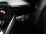 アダプティブクルーズコントロール機能搭載。前方の車両の速度に合わせて車間距離を一定に保ち、自動的にアクセル・ブレーキを調整します。