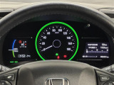 【メーターまわり】ドライバーから見やすい位置にあって安全運転に寄与します。マルチインフォメーションディスプレイでは、クルマに関する情報の確認はもちろん、各種安全機能・装備のON/OFFも設定可能。
