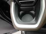 カップホルダーは運転席や助手席からちょうど手の届く位置です!!
