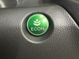 葉っぱマークのECONスイッチ!スイッチをONにするだけで、エンジンやエアコンなどを協調制御。燃費の向上に貢献します!