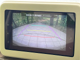 【バックカメラ】駐車時に後方がリアルタイム映像で確認できます。大型商業施設や立体駐車場での駐車時や、夜間のバック時に大活躍!運転スキルに関わらず、今や必須となった装備のひとつです!